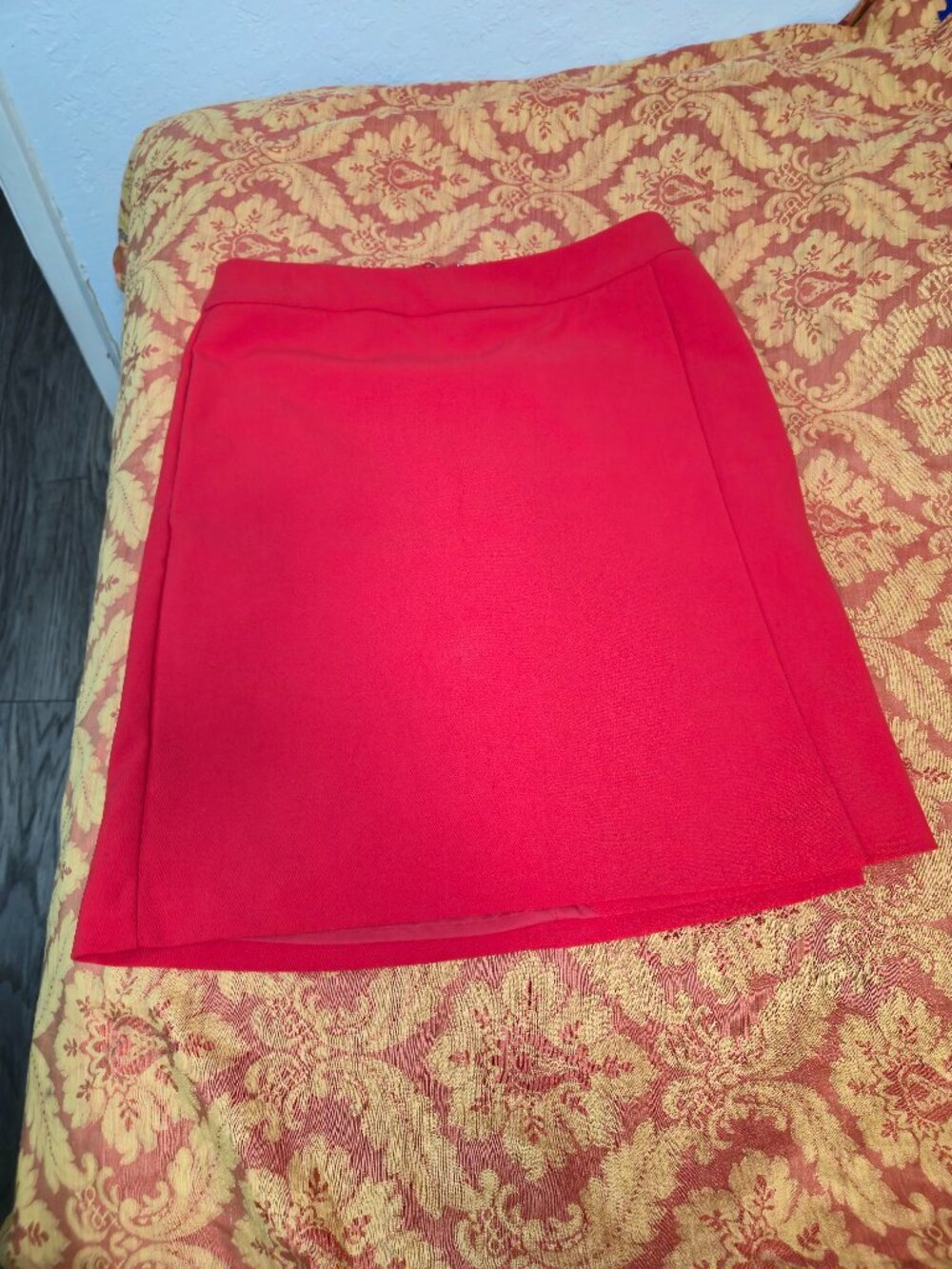 Halogen Petite Red Skirt Size 4P – Classic Pop of Color